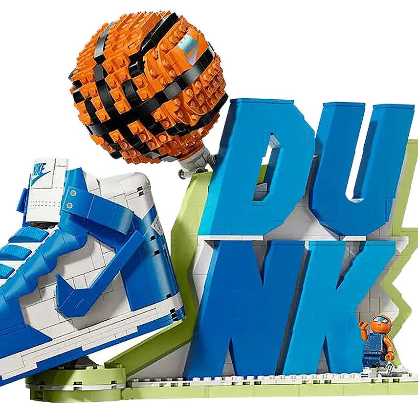 LEGO x Nike Dunk Set