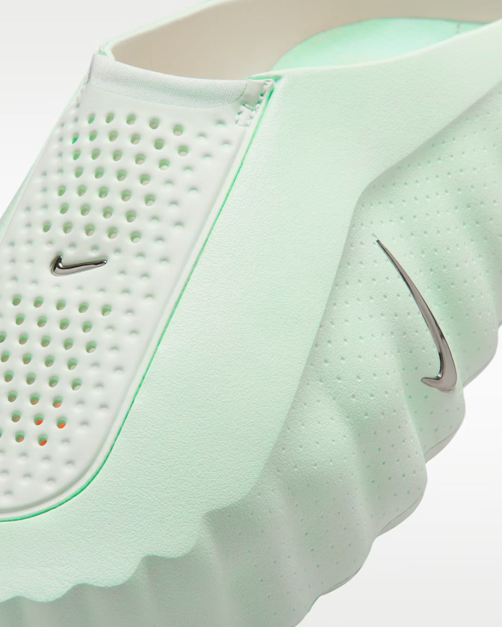 Nike Mind 001 Women's Pregame Mules